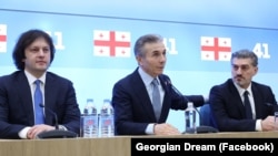 Cei trei „mari” din regimul actual de la Tbilisi: premierul Irakli Kobahidze, fondatorul Visului Georgian Bidzina Ivanișvili, candidatul prezidențial unic Mihail Kavelașvili.