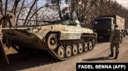 Російський танк у звільненому українськими військовими місті Тростянці Сумської області, 29 березня 2022 року