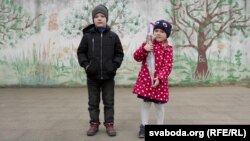 ივანი და ნასტია, ბელორუსი პოლიტპატიმრის, ანტონინა კონოვალოვას შვილები