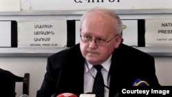 Հայաստանում Լեհաստանի արտակարգ և լիազոր դեսպան Պավել Չեպլակ