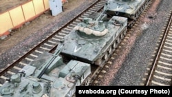 Расейскія танкі на чыгуначнай станцыі Навабеліца ў Гомлі, 30 сакавіка 2022