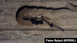 Mihja e thëngjillit  dhe nxjerrja e linjitit që përdoret për termocentralet në Obiliq.