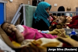 بر اساس گزارش سازمان داکتران بدون مرز٬ روستا نشینان در افغانستان مجبور اند به خاطر دسترسی به خدمات صحی فاصله های طولانی را بپیمایند