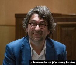 Redactor-șef al revistei de cultură Dilema veche, Sever Voinescu a fost și deputat în Parlamentul României, între 2008-2012.