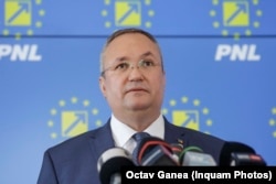 Fostul șef al Statului Major, generalul în rezervă Nicolae Ciucă, a devenit senator PNL în 2020, apoi ministru al Apărării. Cu susținerea lui Klaus Iohannis, a ajuns premier și președinte PNL. Mai mulți lideri din partid îl anunță drept posibil candidat la prezidențiale în 2024, dar trebuie văzut cum va arăta cariera sa politică dacă va pleca de la Palatul Victoria.