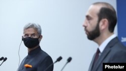 Հնդկաստանի և Հայաստանի արտգործնախարարներ Սուբրամանյամ Ջայշանկարը և Արարատ Միրզոյանը համատեղ ասուլիսում։