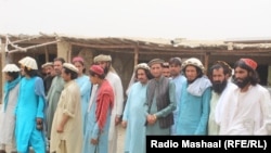 په خوست کې د وزیرستانیو کډوالو مشران د دوی د تګ او راتګ په مخکې د غلام خان لارې د خلاصولو غوښتنه کوي.