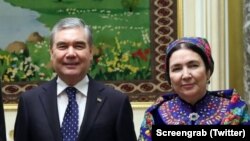 Бывший президент Туркменистана Гурбангулы Бердымухамедов и его жена, мать нынешнего президента Сердара Бердымухамедова Огулгерек Бердымухамедова