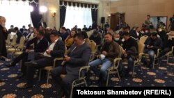 Депутаты перед началом внеочередного заседания ЖК. 10 октября 2020 года. 