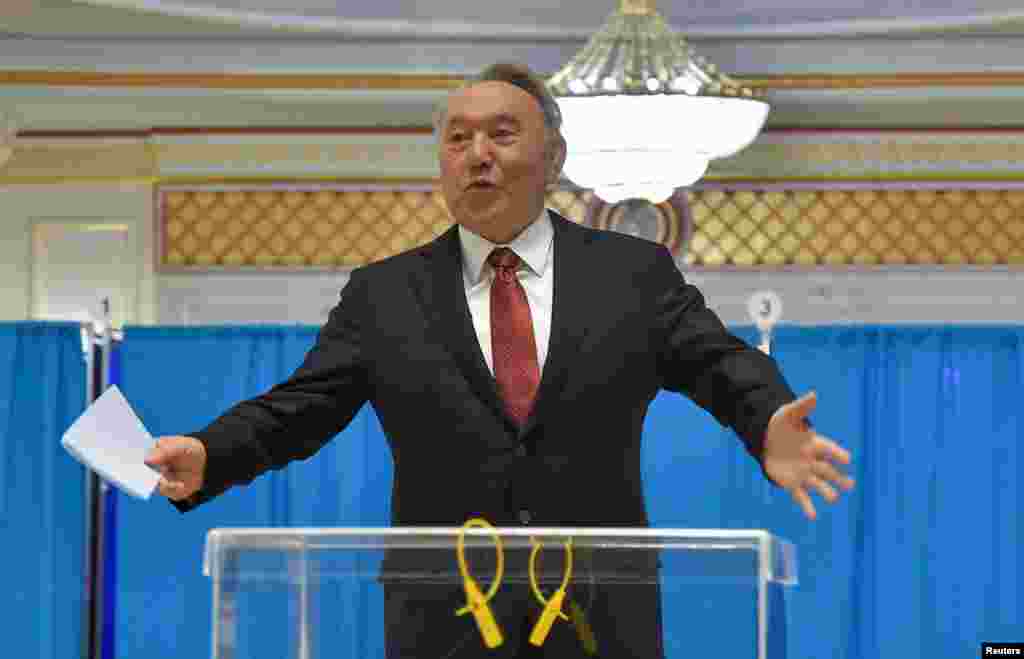 Елдің экс-президент Нұрсұлтан Назарбаев Астанада дауыс берді. Кейін ол істі болып жатқан ҰҚК экс-төрағасы Кәрім Мәсімов және қамауда отырған немере інісі Қайрат Сатыбалдының ісі жайлы пікірін айтты.&nbsp; "Мәсімов ұзақ жыл менімен істеді. Бірақ қайдан білесің. Иса пайғамбар жанында сатқын отырғанын білді ме? Біз Құдай емеспіз. Сол себепті соттың аяқталуын күтейік" деді ол. Ал немере інісінің ісі жайлы сауалға&nbsp;"Ол соттың шешімін әділ деп ойлау керек. Әділ болмаса, оған сенбеген адам қарсы болып, өзінің арызын беру керек. Сондықтан бәрібір қайда барғанда да мәселені сот жүйесі шешеді" деп жауап берді.