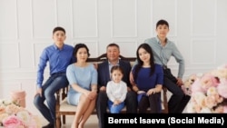 Канат Исаевдин үй-бүлөсү.