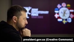 Președintele Ucrainei adresându-se prin video liderilor JEF ai Regatului Unit în 19 decembrie 2022.