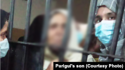 آرشیف - شماری از پناهجویان افغان در یک زندان پاکستان