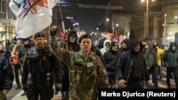 Tubimi i ultranacionalistëve në Beograd në mbështetje të serbëve të Kosovës