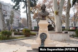 პუშკინის ძეგლი სკვერის რეაბილიტაციის შემდეგ, 2022 წლის 16 დეკემბერი