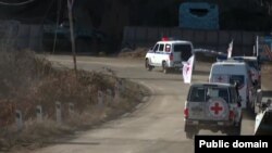 Կարմիր Խաչի ավտոմեքենաները Լաչինի միջանցքում, արխիվ