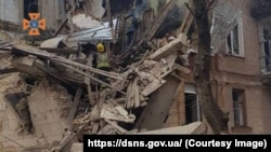 Російська армія систематично запускає ракети по Дніпропетровській області, зокрема, по Криворізькому району (на фото: наслідки удару по Кривому Рогу, грудень 2023 року)