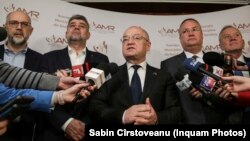 Reforma administrativă este urgentă pentru modernizarea României, dar politicienii se tem să adopte o soluție. O fereastră de oportunitate s-ar putea deschide după 2024, când toate alegerile sunt încheiate. Imagine cu liderii Coaliției și primarul Emil Boc, președintele AMR.