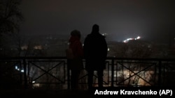 Як діяти у ситуаціях, коли не працює ні інтернет, ні мобільна мережа? Як комунікувати з рідними? Як дізнаватися новини? І як підтримувати свій психо-емоційний стан ? 