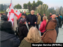 ნიკა მელია მხარდამჭერებთან ერთად