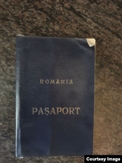 Pașaportul a fost, în anii '90, biletul de plecare din România pentru mii de copii orfani.