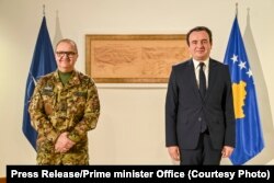Gjenerali Ristuccia me kryeministrin e Kosovës, Albin Kurti, në dhjetor të vitit 2022.