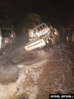 مسوولین در سالنگ گفته اند که وسایط سوخته را از داخل تونل بیرون کشیده اند