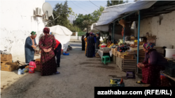 Продовольственный рынок в Балканском велаяте. Туркменистан (фото из архива)    