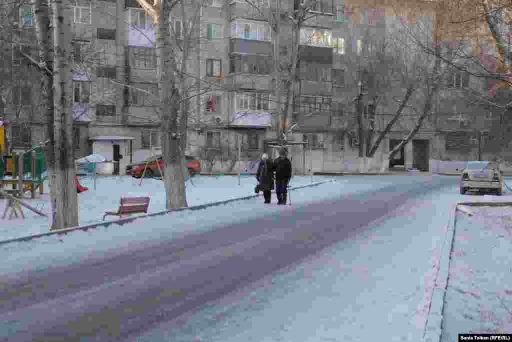 Қала әкімі Аян Бейсекин: "Биылға белгіленген тариф аясында Екібастұз жылу электр саласына 500 миллион теңгедей қаражат жұмсады, оның 300 миллион теңгесі ЖЭО-ға, ал жөндеу жұмыстарына 200 миллион теңге жұмсалды" дейді.