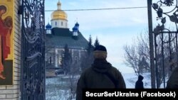 У серпні 2022 року чоловікові повідомили про підозру у державній зраді. Після цього він почав переховуватися, та був оголошений у розшук (фото ілюстративне)