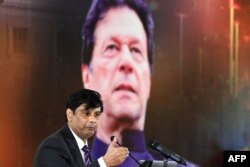 د پاکستان تحریک انصاف مشر عمران خان ویلي چې ارشد شریف په هدفي برید کې وژل شوی دی - پخوانی انځور.