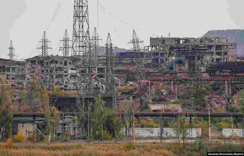 Зруйнована &laquo;Азовсталь&raquo;, 29 жовтня 2022 року. У підземеллях&nbsp;&laquo;Азовсталі&raquo; під час боїв знайшли прихисток чимало місцевих жителів. Там перебували і українські військові, зокрема бійці полку &laquo;Азов&raquo; та морські піхотинці, які обороняли місто впродовж майже трьох місяців