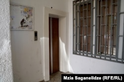 ლიფტი, რომელიც დაზიანების გამო დროებით გააჩერეს.