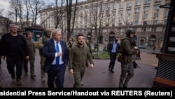 بوریس جانسن در سفر به کییف نیز به رئیس جمهور اوکراین اطمینان داده بود که کمک های بریتانیا به آن کشور ادامه می یابد.