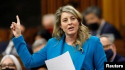 میلانی ژولی وزیر امور خارجه کانادا 