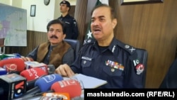 د خیبر پښتونخوا د پولیسو مشر معظم جاه انصاري د یوې خبري غونډې پر مهال - پخوانی انځور.