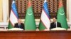 Президент Туркменистана Сердар Бердымухамедов (справа) и Президент Узбекистана Шавкат Мирзиёев проводят пресс-конференцию в Ашхабаде. Фото пресс-службы президента Узбекистана.