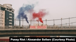 Активістки Pussy Riot на акції у російському Якутську на підтримку українського в’язня Кремля, кримчанина Олега Сенцова