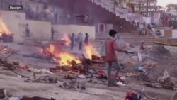 هند کې د مړیو سوځولو لپاره لرګي نه ملاوېږي