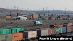 Қазақстан-Қытай шекарасындағы жүк тиелген пойыздар. 26 қазан, 2021 жыл. REUTERS/Pavel Mikheyev