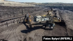 Edhe pse në Regjistrin Ekonomik të Serbisë si aktivitet i ndërmarrjes Minierat Sipërfaqësore të Kosovës figuron nxjerrja e qymyrit dhe selia e saj në Obiliq, ajo nuk e kryen këtë aktivitet. Këtë hapësirë e menaxhon Korporata Energjitike e Kosovës (KEK).