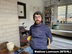 Raqi Srour, a Syrian with refugee status in Germany: “I’m at my wit’s end. But I am ready to move mountains to ensure my family is safe.”