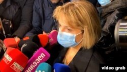 ომბუდსმენმა სააკაშვილთან შეხვედრის შემდეგ მედიას უთხრა, რომ სააკაშვილი რუსთავიდან თბილისში, გლდანის მე-18 დაწესებულებაში ისე გადაიყვანეს, რომ მას ამის შესახებ ინფორმაცია არ ჰქონდა.