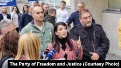 Posle izjave Bokana 29. novembra, ooglasila se Marinika Tepić koja je najavila podnošenje krivične prijave za izazivanje rasne, verske i nacionalne mržnje. 