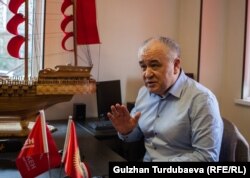 Омурбек Текебаев.