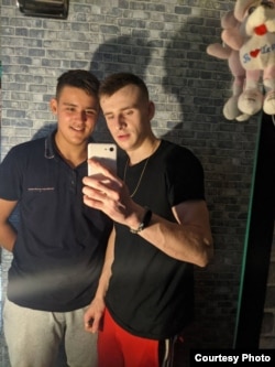 Микола Красиля (ліворуч). Фото з особистого архіву родини