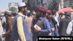 هرات به دلیل همسرحد بودن با کشور های ایران و ترکمنستان بازار پر جنب و جوش تبادله اسعار خارجی دارد.