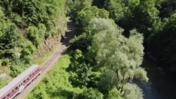 Video | De ce întârzie trenurile cu orele? Pentru că proiectele feroviare întârzie cu anii 