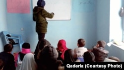 یک مکتب خصوصی برای دختران باز مانده از آموزش در کابل - عکس از آرشیف