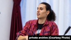 Mladi u Crnoj Gori su ekstremizovani od raznih centara moći, a prije svega crkve: Dušan Pajović